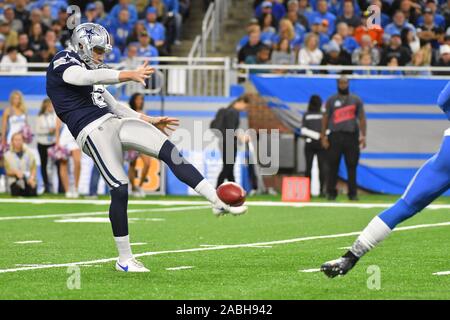 DETROIT, MI - Novembre 17 : Dallas Cowboys P Chris Jones (6) en action au cours de NFL match entre les Cowboys de Dallas et Detroit Lions le 17 novembre 2019 au Ford Field de Detroit, MI (Photo by Dranberg/Cal Sport Media) Banque D'Images