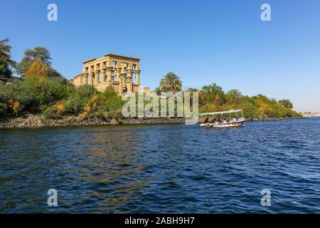 Kiosque de Trajan au Temple de Philae, un temple égyptien sur l'Île Agilkia complexes dans le réservoir du barrage d'Assouan, bas du lac Nasser, en Egypte Banque D'Images