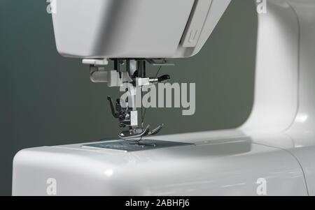 Mécanisme de l'aiguille de machine à coudre blanc close up sur fond vert Banque D'Images