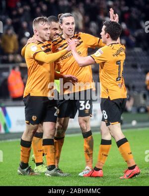 Hull City's Jarrod Bowen (à gauche) célèbre marquant son 4e but avec les côtés de l'équipe (de gauche à droite) Josh Magennis, Jackson et George Irvine Honeyman pendant le ciel parier match de championnat au stade KCOM, Hull. Banque D'Images