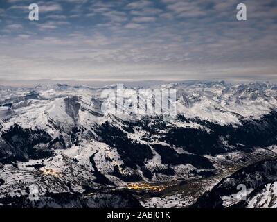 Paysage d'hiver sous la pleine lune sur le Santis, l'Alpstein, Appenzell, Suisse Banque D'Images