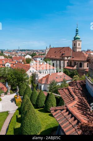 Jardin Vrtba en style baroque, l'église Notre-Dame victorieuse, Mala Strana, Prague, République Tchèque Banque D'Images