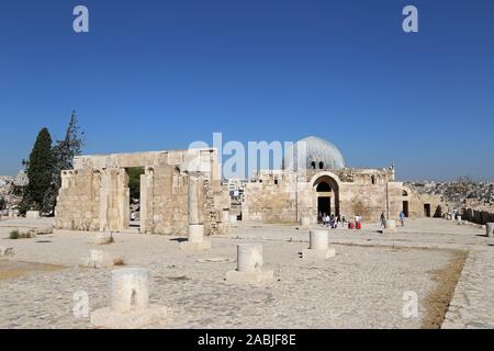 Vestiges de mosquée, avec grande salle d'audience, au-delà des palais omeyyade, Citadel, Ali Ben Al Hussein Street, Jabal Al Qalah, Amman, Jordanie, Moyen-Orient Banque D'Images