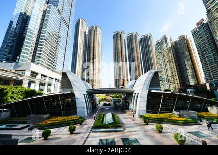 Résidentiel et commercial moderne de grands bâtiments autour du forum civique, à Kowloon, Hong Kong. Banque D'Images