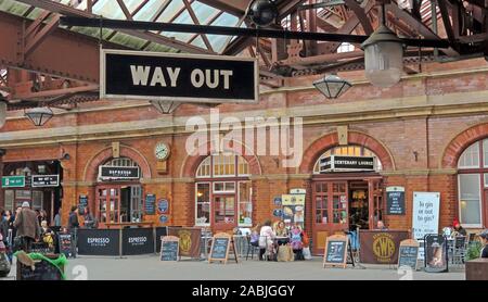 Sortie de la gare de Moor Street, Birmingham, West Midlands, Angleterre, Royaume-Uni, gare historique, B4 7uL Banque D'Images