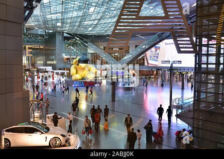 Doha, Qatar - novembre 17. 2019. Intérieur de l'aéroport international de Hamad Banque D'Images