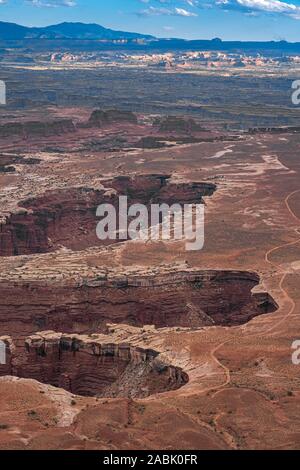 Gran View Point, Canyonlands National Park, Utah, USA. De superbes canyons, mesas, et buttes érodées par le Colorado, vert et rivières tributaires Banque D'Images