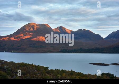 Alligin Beinn voyage Upper Loch Torridon, Torridon, Wester Ross, Highland, Scotland Banque D'Images