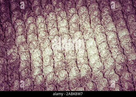 Shaggy gris foncé texture douce couverture arrière-plan. Fausse Fourrure pelucheuse textile tissu polyester. Banque D'Images