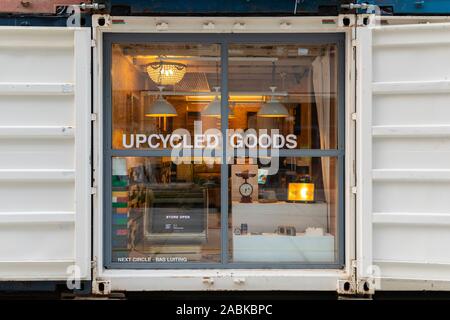 Eindhoven (Pays-Bas), le 23 mai 2019. Un détail de l'un magasin dans un contenant d'expédition où vous pouvez acheter des produits à partir de matériaux utilisés upcycled Banque D'Images