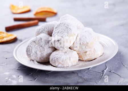 Doux traditionnel grec kourabiedes fait maison pour Noël Banque D'Images