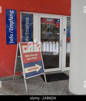 Dans l'entrepôt Selfstorage ma place à Munich Laim, récipient chambres dans diverses tailles de mètre carré peuvent être loués par des particuliers pour mettre des choses en. [Traduction automatique] Banque D'Images