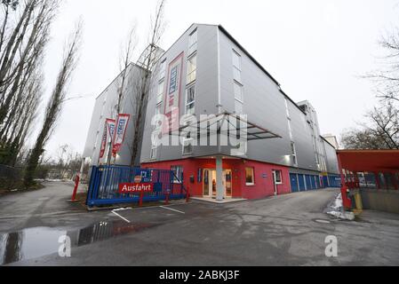 Dans l'entrepôt Selfstorage ma place à Munich Laim, récipient chambres dans diverses tailles de mètre carré peuvent être loués par des particuliers pour mettre des choses en. [Traduction automatique] Banque D'Images