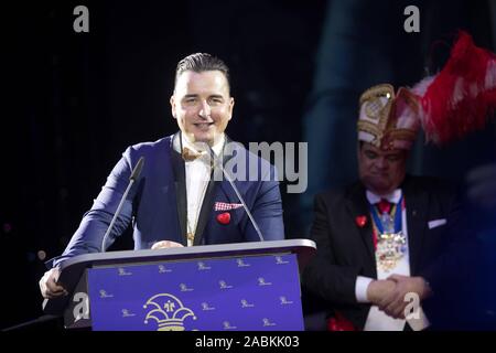 L'Autrichien 'Volks-Rock'n'Roller' Andreas Gabalier reçoit le 47e Karl Valentin Ordre de la société Narrhalla Carnaval au 'Soiree Münchner Leben' dans le Deutsches Theater. La photo montre le lauréat, au cours de son discours d'acceptation. [Traduction automatique] Banque D'Images