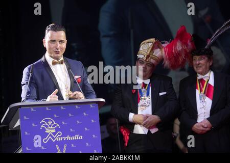 L'Autrichien 'Volks-Rock'n'Roller' Andreas Gabalier reçoit le 47e Karl Valentin Ordre de la société Narrhalla Carnaval au 'Soiree Münchner Leben' dans le Deutsches Theater. La photo montre le lauréat, au cours de son discours d'acceptation. [Traduction automatique] Banque D'Images