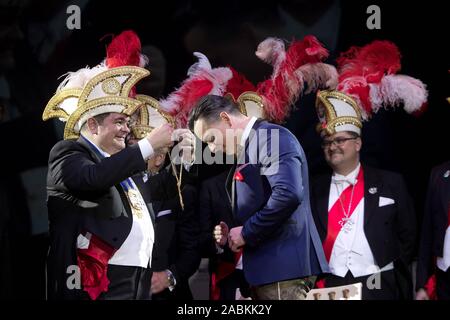 L'Autrichien 'Volks-Rock'n'Roller' Andreas Gabalier reçoit le 47e Karl Valentin Ordre de la société Narrhalla Carnaval au 'Soiree Münchner Leben' dans le Deutsches Theater. La photo montre le lauréat lors de la cérémonie de remise des prix. [Traduction automatique] Banque D'Images