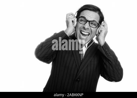 Close up of young woman smiling persan heureux tout en écoutant de la musique contre isolé sur fond blanc Banque D'Images