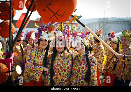 À la partie "ietfurt Carnaval chinois' la petite ville de Beilngries a.d.Rivière Altmühl transforme chaque année le jeudi de l'absurde les premières heures du matin dans la nuit dans un Bavarian-China empire. Sous la devise 'Kille Wau und Fu-Gao-di - nach Bayrisch Chine muss ma hie !' Le carnaval procession avec du vrai et faux chinois dans environ 45 groupes auront lieu à 14 heures à travers la ville. [Traduction automatique] Banque D'Images