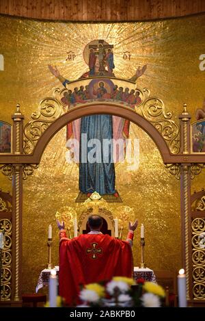 L'église de Maria Schutz et Saint-andré à Munich's Untergiesing district est la cathédrale de l'Exarchat apostolique pour les catholiques ukrainiens de rite byzantin en Allemagne et en Scandinavie. Père Vladimir Viitovitch dirige le service. [Traduction automatique] Banque D'Images