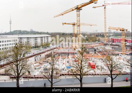 Le grand chantier de construction pour le nouveau centre de la justice pénale à Leonrodplatz sur Dachauer Straße / Schwere-Reiter-Straße. [Traduction automatique] Banque D'Images
