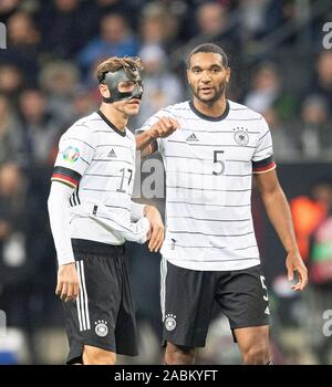 Frankfurt, Deutschland. 19 Nov, 2019. Niklas STARK (GER) avec Jonathan TAH r. (GER) en conversation, le geste, le geste, avec masque, masque de visage, Soccer Laenderspiel, championnat d'Europe, Qualification Groupe C, l'Allemagne (GER) - Irlande du Nord (RIN) 6 : 1, le 19.11.2019 à Francfort/Allemagne. ¬ | Conditions de crédit dans le monde entier : dpa/Alamy Live News Banque D'Images