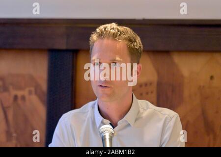 Florian Schardt, nouvellement élu président du SPD de sous-districts, Munich-Land à la conférence du parti de la circonscription administrative dans le SPD Hofbräuhaus de Munich. [Traduction automatique] Banque D'Images