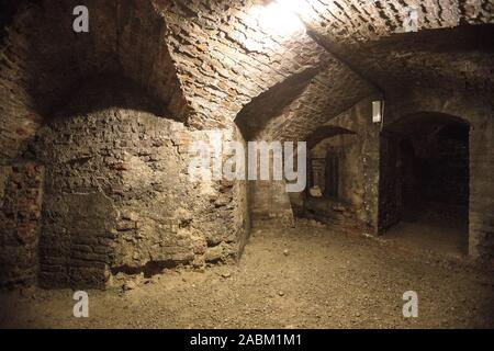 Séries : "disparu du Munich Lieux' : Les vestiges souterrains de la cité médiévale de l'an. Dukes se fit construire une forteresse au Moyen Age pour se protéger contre les citoyens. De la résidence, un escalier mène à la salle voûtée de tunnels de Neuveste. [Traduction automatique] Banque D'Images