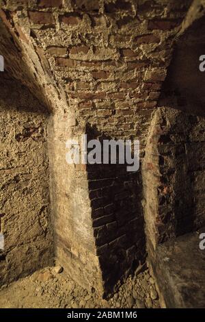 Séries : "disparu du Munich Lieux' : Les vestiges souterrains de la cité médiévale de l'an. Dukes se fit construire une forteresse au Moyen Age pour se protéger contre les citoyens. De la résidence, un escalier mène à la salle voûtée de tunnels de Neuveste. [Traduction automatique] Banque D'Images