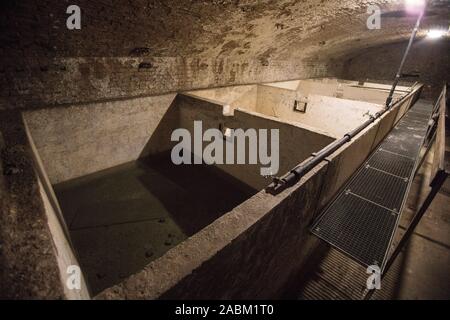 Séries : "disparu du Munich Lieux' : Les vestiges souterrains de la cité médiévale de l'an. Dukes se fit construire une forteresse au Moyen Age pour se protéger contre les citoyens. De la résidence, un escalier mène à la salle voûtée de tunnels de Neuveste. Voici la cave de chaux. [Traduction automatique] Banque D'Images