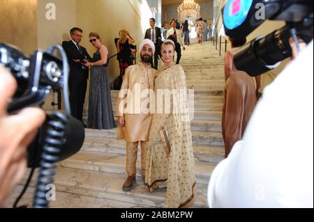 Paramjot Singh Khalsa (d'âme) avec sa femme sur son chemin à la première de l'opéra de Richard Strauss 'Salome' au Festival d'Opéra de Munich en 2019. [Traduction automatique] Banque D'Images