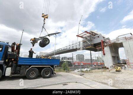 Travaux de construction de l'Arnulfsteg Donnersberger près du pont. Le pont pour piétons et cyclistes se connectera Erika-Mann-Straße, au nord et le Philipp-Loewenfeld-Straße, au sud. [Traduction automatique] Banque D'Images