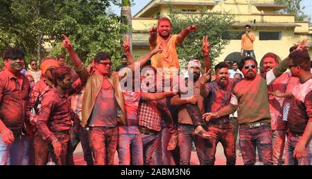 Les travailleurs BJP célèbrent leur victoire dans l'élection du Président de l'organisme urbain à Beawar, Rajasthan, Inde. Photo/Sumit Mamadou Diop Banque D'Images