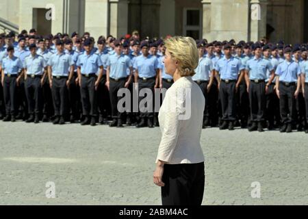 Appel pour la promotion de la fête des agents potentiels de l'université des Forces armées fédérales fédérale avec le ministre de la défense, Ursula von der Leyen (photo) dans la cour du château de Nymphenburg. [Traduction automatique] Banque D'Images