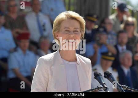 Appel pour la promotion de la fête des agents potentiels de l'université des Forces armées fédérales fédérale avec le ministre de la défense, Ursula von der Leyen (photo) dans la cour du château de Nymphenburg. [Traduction automatique] Banque D'Images