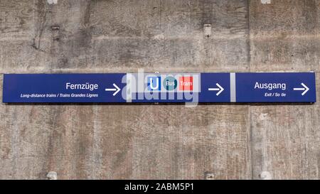 Travaux de modernisation sur le S-Bahn à la station de métro de la gare centrale de Munich pendant la nuit Fermeture de la ligne principale à la fin de semaine. [Traduction automatique] Banque D'Images