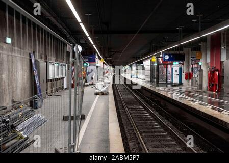 Travaux de modernisation sur le S-Bahn à la station de métro de la gare centrale de Munich pendant la nuit Fermeture de la ligne principale à la fin de semaine. [Traduction automatique] Banque D'Images