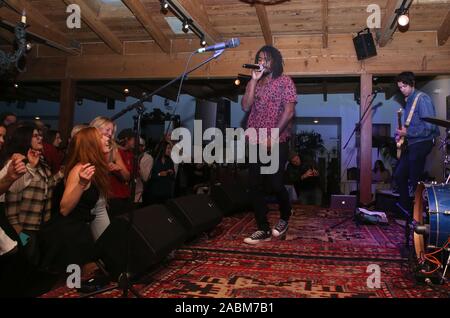MALIBU, CA - le 27 novembre : à Shwayze Shwayze, Maison pour les vacances en direct de Malibu à Casa Escobar à Malibu, Californie le 27 novembre 2019. /MediaPunch crédit Faye Sadou Banque D'Images