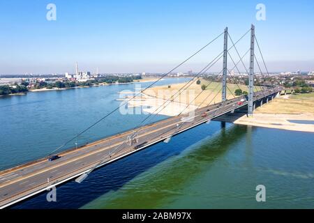 Rheinkniebrucke à Düsseldorf - Allemagne Banque D'Images