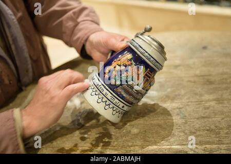 Verrouillable, d'un coffre-fort numérotés pour les verres de l'hôtes réguliers dans le Hofbräuhaus de Munich au Platzl. [Traduction automatique] Banque D'Images