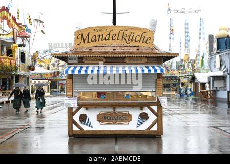 Merkl's cuisine amande sur le Wiesn un matin avant l'ouverture. [Traduction automatique] Banque D'Images