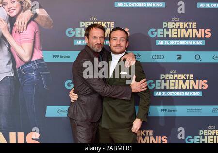 Les acteurs Wotan Wilke Möhring (l.) et Frederick Lau à la première du film 'Das perfekte Geheimnis" au Mathäser Kino à Munich. [Traduction automatique] Banque D'Images