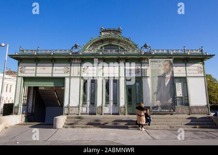 Vienne, Autriche - le 6 novembre 2019 : la station de métro Karlsplatz Ancien Pavillion. Conçu par Otto Wagner, c'est un symbole de l'Art Nouveau et de l'Jugen Banque D'Images