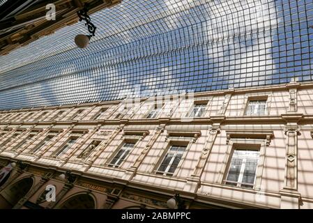 Belgique, Bruxelles : les Galeries Royales Saint-Hubert, un ensemble d'arcades vitrées conçu par l'architecte Jean-Pierre Cluysenaer, galeries je Banque D'Images