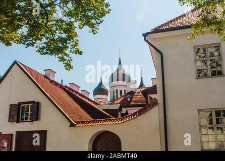 Alexander-Nevski-Cathedrall. Vue à travers des toits. Tallinn, Estonie, Europe Banque D'Images