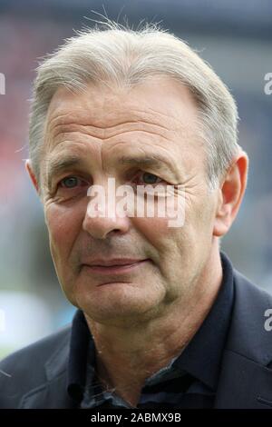 Karl-Heinz 'Charly' KOERBEL aura 65 ans le 1 décembre 2019. Bundesliga, l'ancien international et entraîneur professionnel Karl-Heinz 'Charly' KOERBEL (Kv ¢ UN ¬¬¶RBEL) Football 1. Bundesliga, 4. Journée, Eintracht Frankfurt (F) - FC Cologne (K) 6 : 2, le 12.09.2015 à Francfort / Allemagne. vÇ¬ | conditions dans le monde entier Banque D'Images