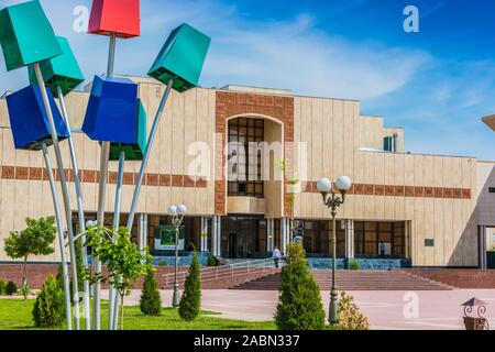 NUKUS, OUZBÉKISTAN - Mai 6, 2019 : Musée d'art d'état de la République du Karakalpakstan à Nukus (Ouzbékistan) Banque D'Images