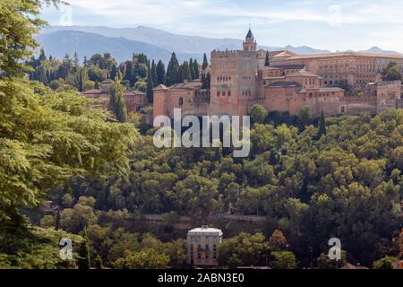 Le palais de l'Alhambra vu de l'Albaicin, Grenade, Province de Grenade, Andalousie, Espagne du sud. Banque D'Images