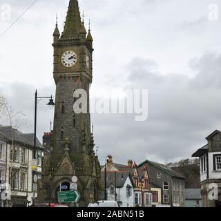 Machynlleth tour de l'horloge, vu de la route Banque D'Images