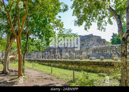 «Kriegertempel Templo de los Guerreros' mit der Halle der 1000 Säulen, Chichen Itza, Yucatan, Mexique Banque D'Images