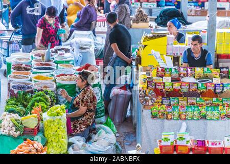 SAMARKAND, OUZBÉKISTAN - 10 MAI 2019 : Siab Bazar dans le centre de Samarkand, Ouzbékistan Banque D'Images